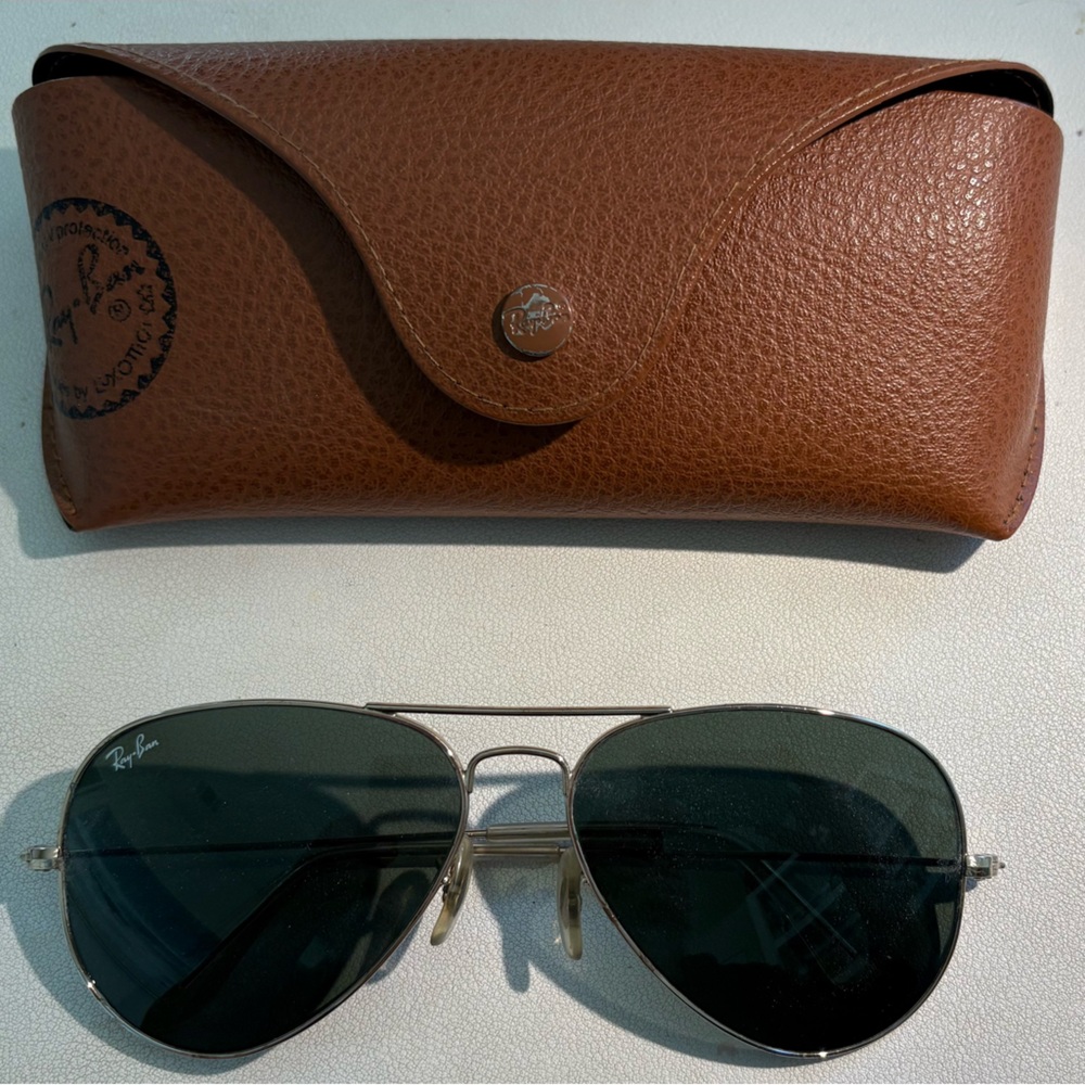 Ray Ban classic Gold Aviators